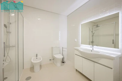 Apartamento T3 para Arrendamento em Aradas