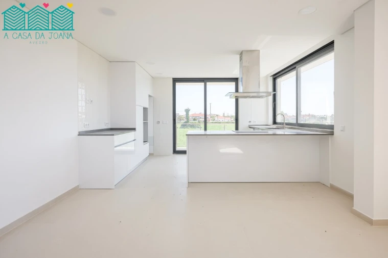 Apartamento T3 para Arrendamento em Aradas Foto 7