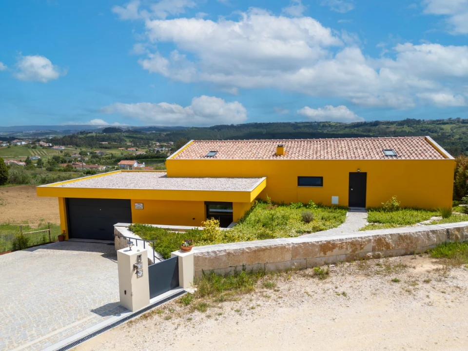 Moradia T2 para Venda em Cela Foto 3