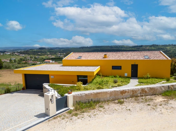 Moradia T2 para Venda em Cela Foto 3