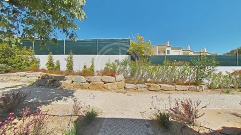 Moradia T1 para Venda em Albufeira e Olhos de Água