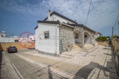 Moradia T4 para Venda em Fernao Ferro