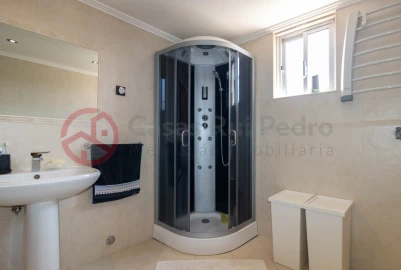 Moradia T4 para Venda em Fernao Ferro