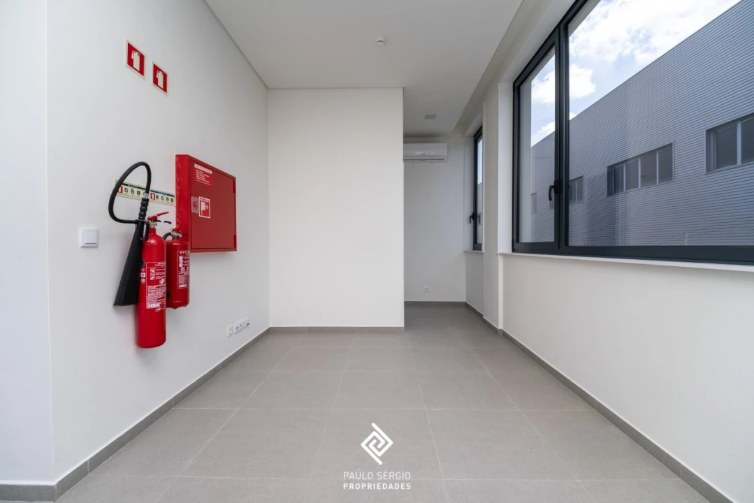 Armazém para Venda em Canedo, Vale e Vila Maior Foto 6