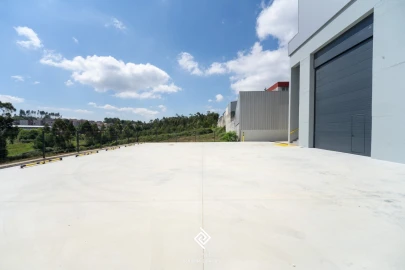 Armazém para Venda em Canedo, Vale e Vila Maior