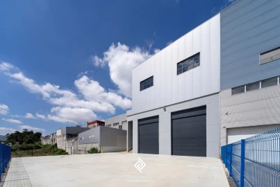 Armazém para Venda em Canedo, Vale e Vila Maior