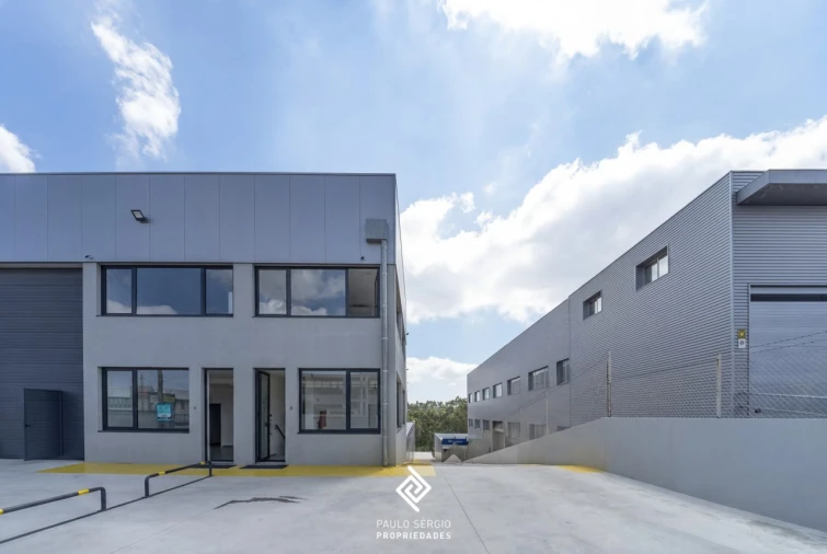 Armazém para Venda em Canedo, Vale e Vila Maior Foto 2