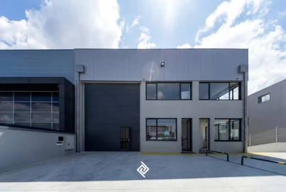 Armazém para Venda em Canedo, Vale e Vila Maior