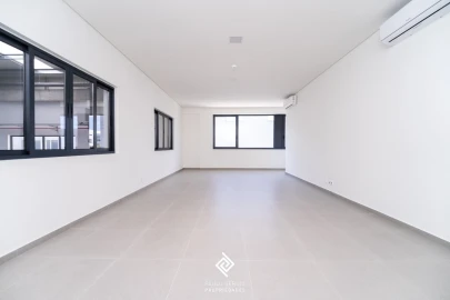Armazém para Venda em Canedo, Vale e Vila Maior
