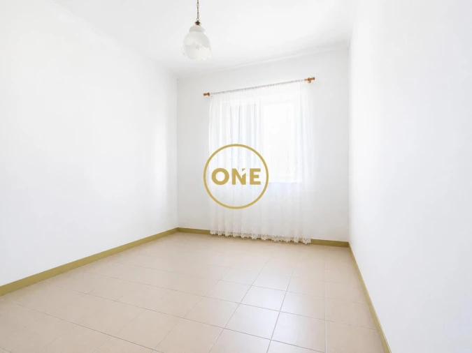 Apartamento T2 para Venda em Arrifes Foto 6