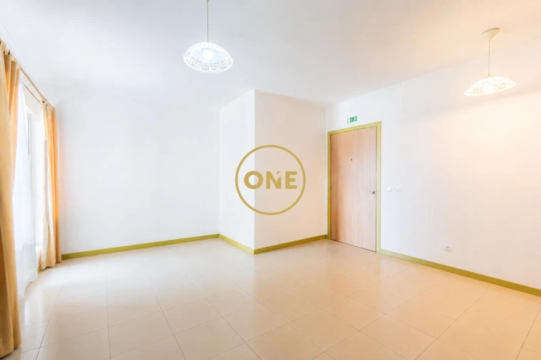 Apartamento T2 para Venda em Arrifes Foto 2