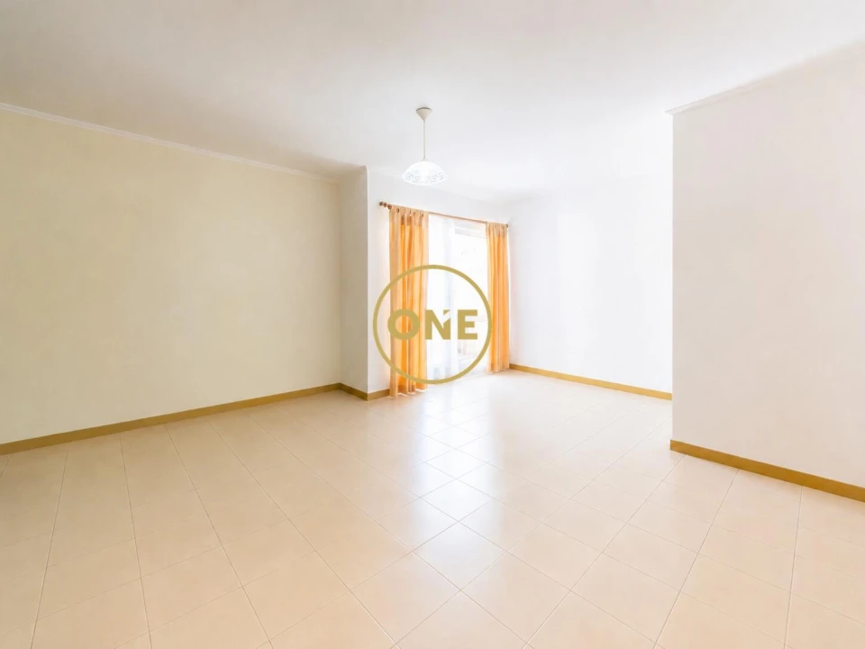 Apartamento T2 para Venda em Arrifes Foto 1