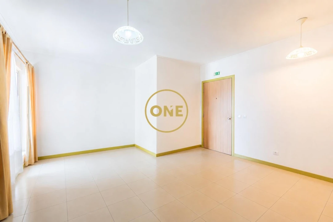 Apartamento T2 para Venda em Arrifes Foto 2