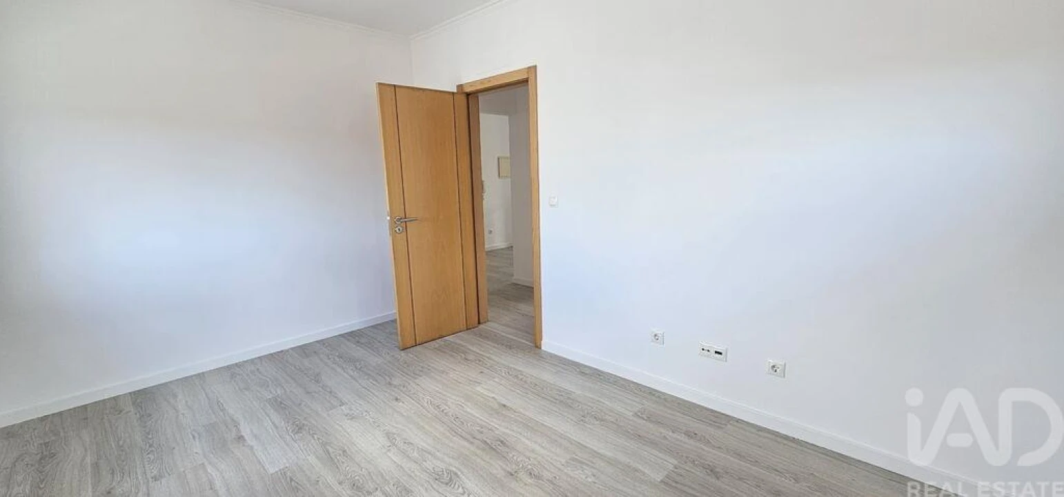 Moradia T5 para Venda em Laranjeiro e Feijó Foto 25