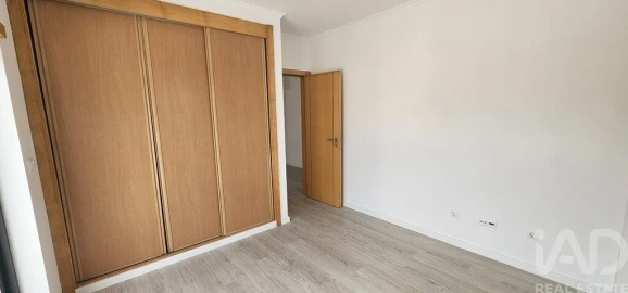 Moradia T5 para Venda em Laranjeiro e Feijó