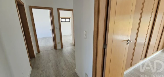 Moradia T5 para Venda em Laranjeiro e Feijó