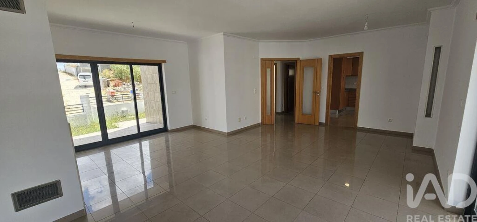 Moradia T5 para Venda em Laranjeiro e Feijó Foto 11