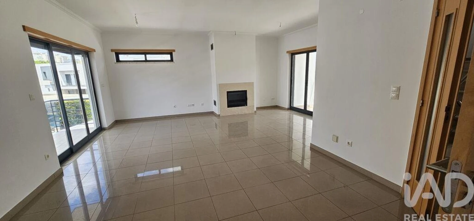 Moradia T5 para Venda em Laranjeiro e Feijó Foto 10