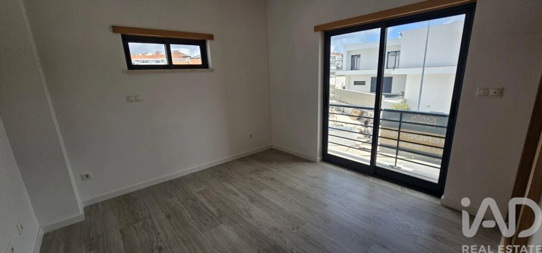 Moradia T5 para Venda em Laranjeiro e Feijó Foto 17