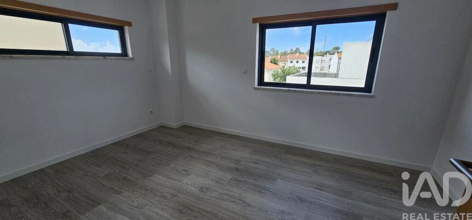 Moradia T5 para Venda em Laranjeiro e Feijó Foto 24