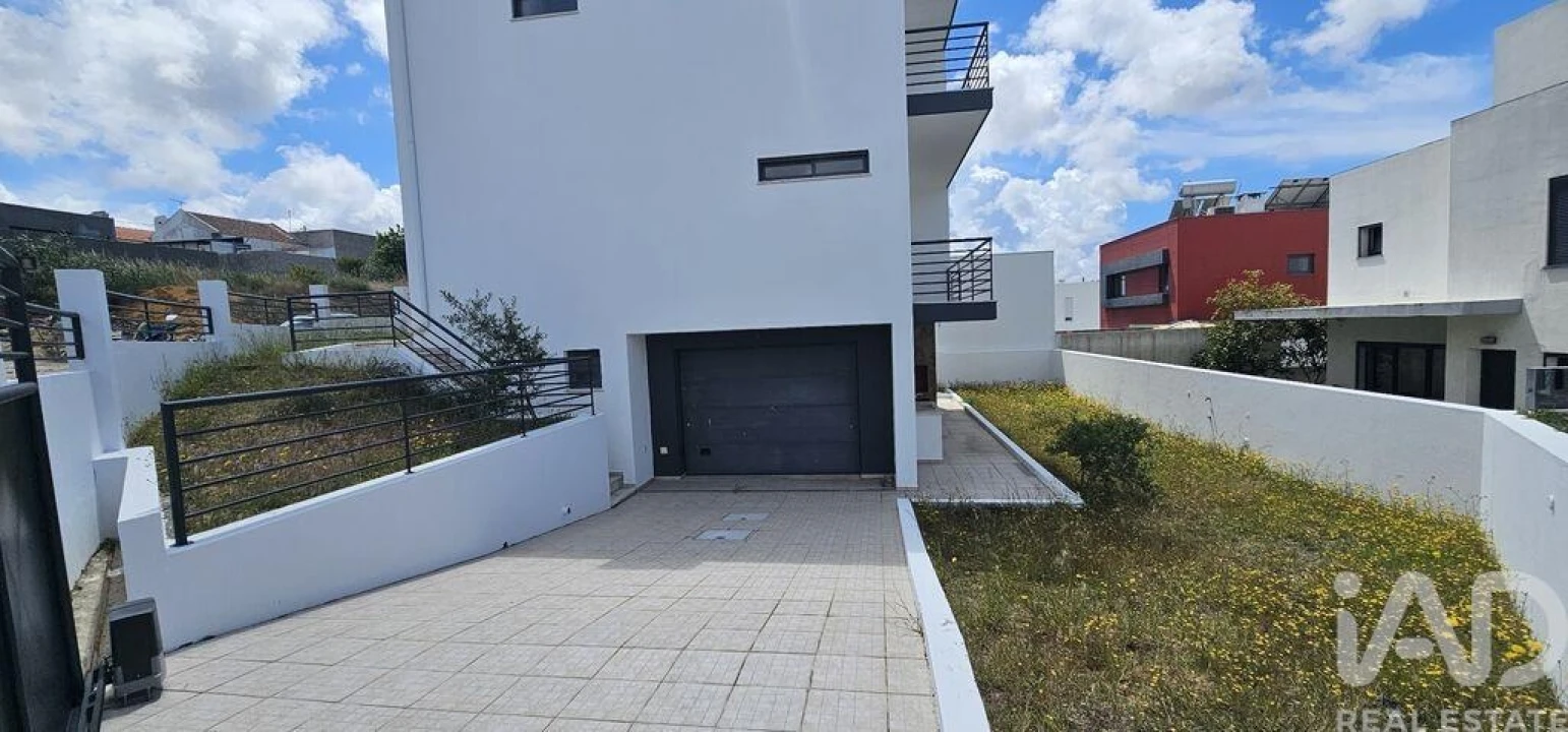 Moradia T5 para Venda em Laranjeiro e Feijó Foto 32