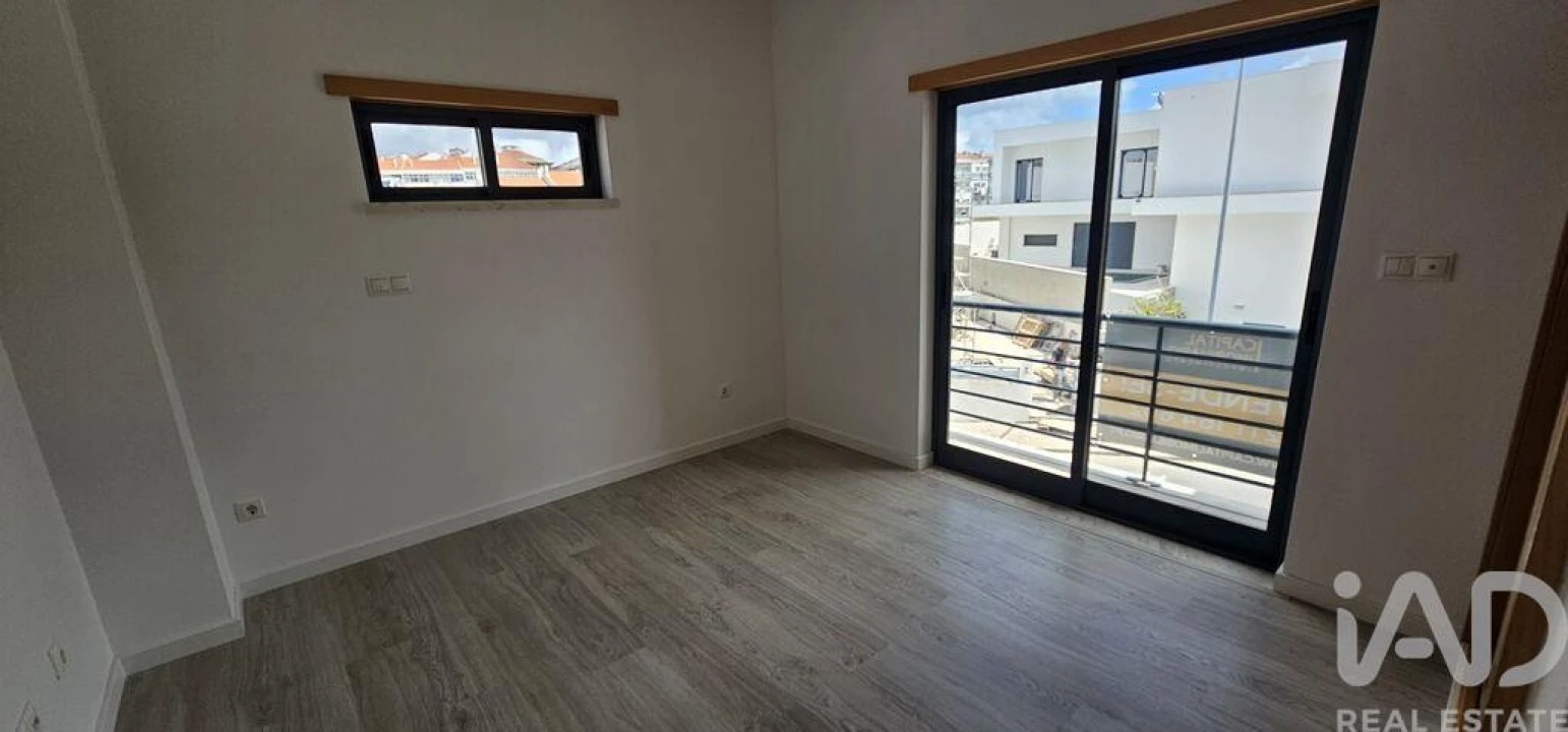 Moradia T5 para Venda em Laranjeiro e Feijó Foto 17