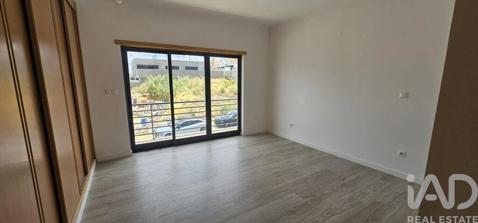 Moradia T5 para Venda em Laranjeiro e Feijó Foto 21