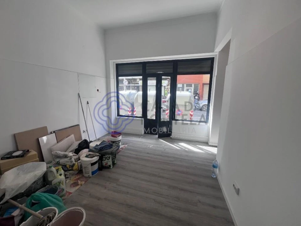 Loja para Arrendamento em Alto do Seixalinho, Santo André e Verderena Foto 1