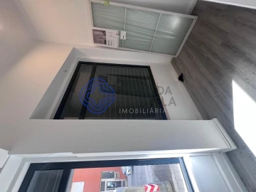 Loja para Arrendamento em Alto do Seixalinho, Santo André e Verderena