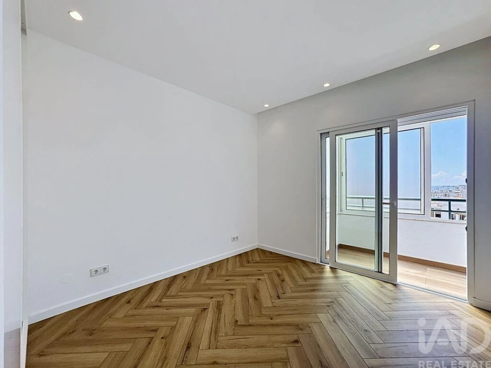 Apartamento T2 para Venda em Quarteira Foto 9