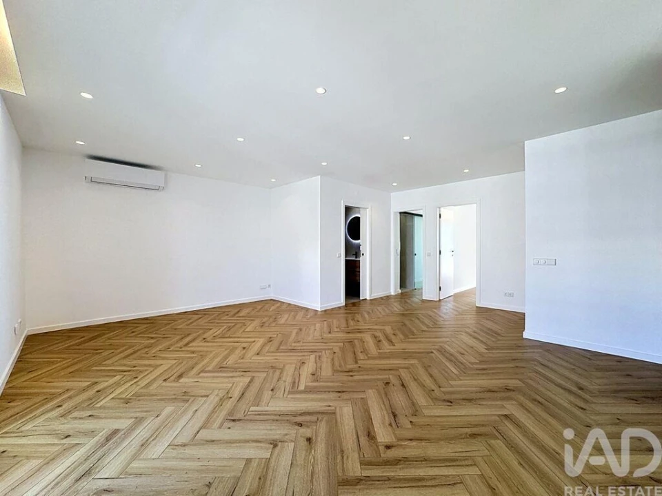 Apartamento T2 para Venda em Quarteira Foto 3