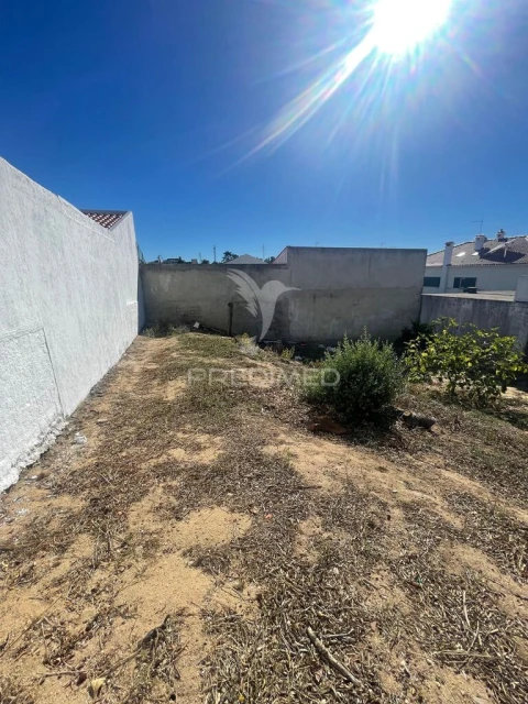 Terreno para Venda em Charneca de Caparica e Sobreda