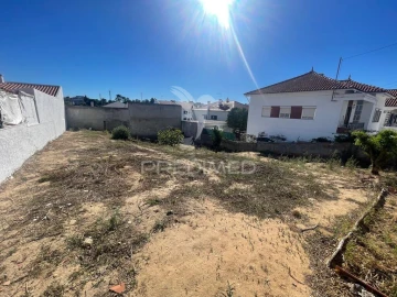 Terreno para Venda em Charneca de Caparica e Sobreda