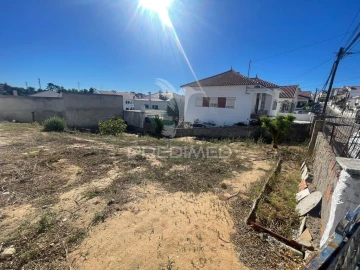 Terreno para Venda em Charneca de Caparica e Sobreda