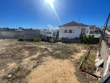 Terreno para Venda em Charneca de Caparica e Sobreda