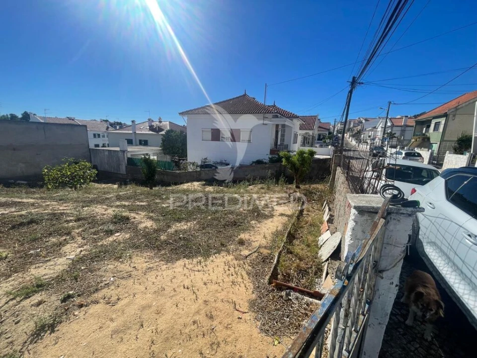 Terreno para Venda em Charneca de Caparica e Sobreda Foto 3