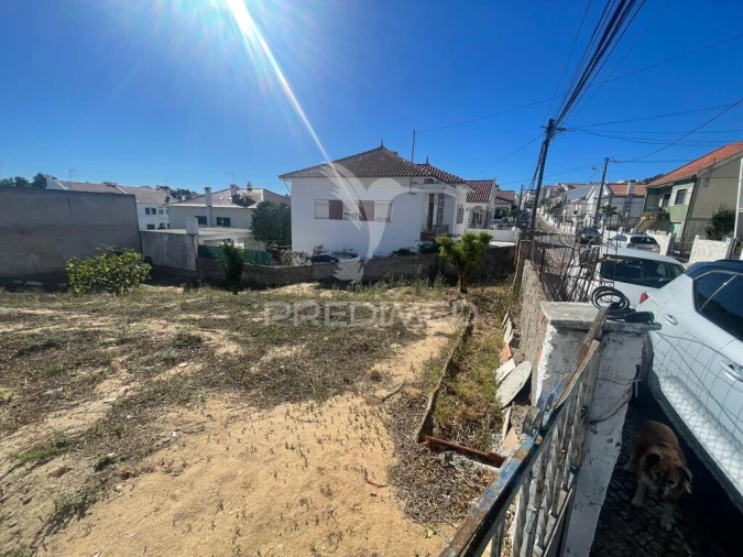 Terreno para Venda em Charneca de Caparica e Sobreda Foto 3