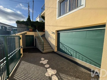 Moradia T3 para Venda em Funchal (Santa Maria Maior)