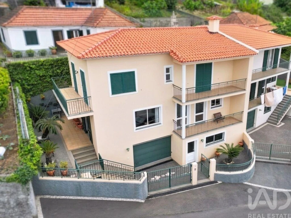 Moradia T3 para Venda em Funchal (Santa Maria Maior) Foto 1