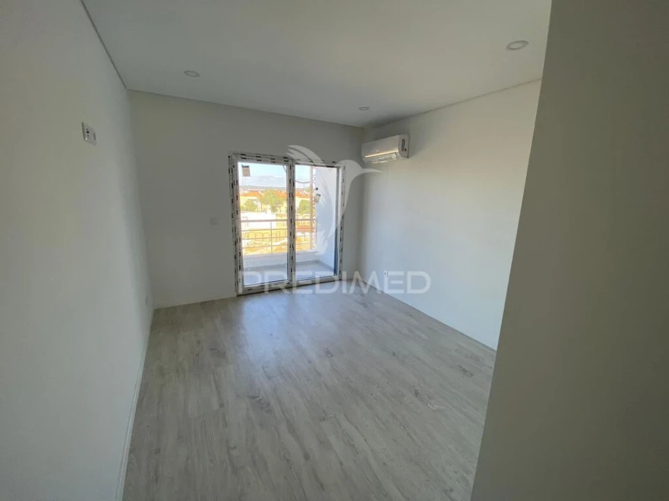 Apartamento T3 para Venda em Seixal, Arrentela e Aldeia de Paio Pires Foto 9