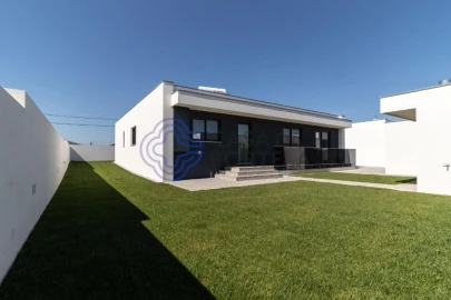 Moradia T3 para Venda em Santa Maria da Feira, Travanca, Sanfins e Espargo
