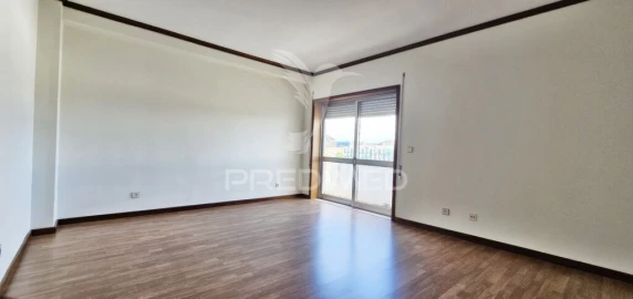 Apartamento T3 para Venda em Nogueira e Silva Escura