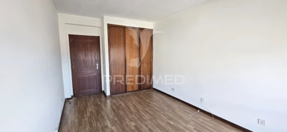 Apartamento T3 para Venda em Nogueira e Silva Escura