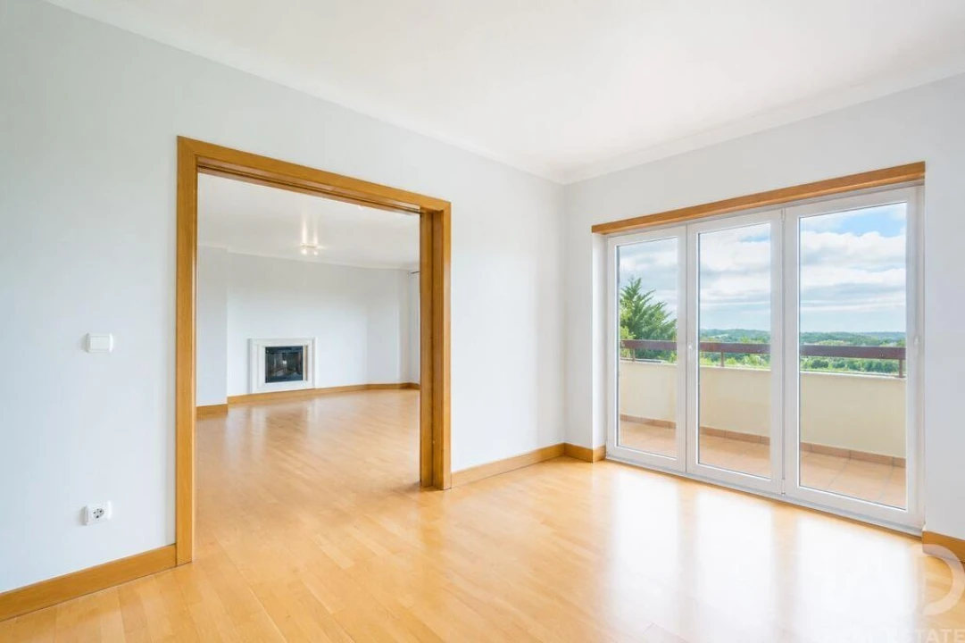 Apartamento T5 para Arrendamento em Queluz e Belas Foto 2
