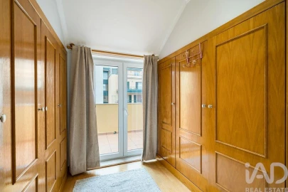 Apartamento T5 para Arrendamento em Queluz e Belas