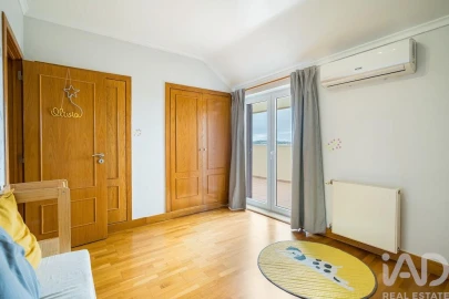 Apartamento T5 para Arrendamento em Queluz e Belas