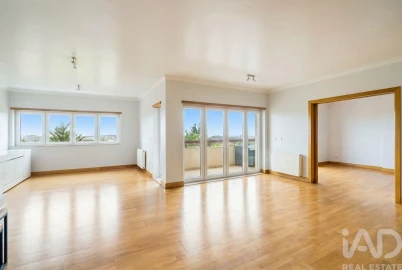 Apartamento T5 para Arrendamento em Queluz e Belas