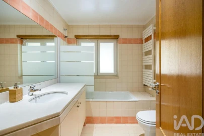 Apartamento T5 para Arrendamento em Queluz e Belas