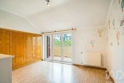Apartamento T5 para Arrendamento em Queluz e Belas