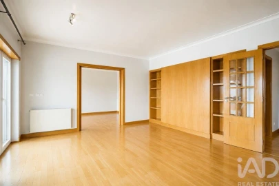 Apartamento T5 para Arrendamento em Queluz e Belas